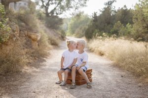 fotografía infantil en ibiza smash cake eivissa childhood photography kid fotógrafo en ibiza fotografía de familia familias eivissa