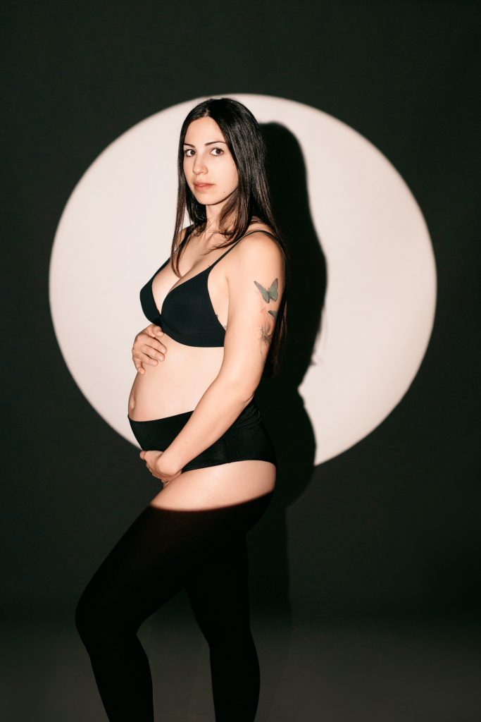 fotografía de embarazo en ibiza premamá dulce espera estudiode fotografia de familia infantil bebés recien nacido newborn