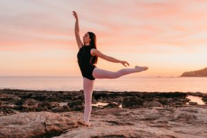 sesión familiar infantil en estudio ibiza formentera eivissa fotografía infantil family silvia zorrilla baile dance bailarina shooting